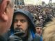 Кемерово, народный сход 27.3.18. Разговор чиновника с Игорем Востриковым, потерявшим семью на пожаре. Фото: facebook.com/sasha.sotnik